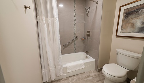 Chambre Premium, 1 très grand lit, balcon (Corning)