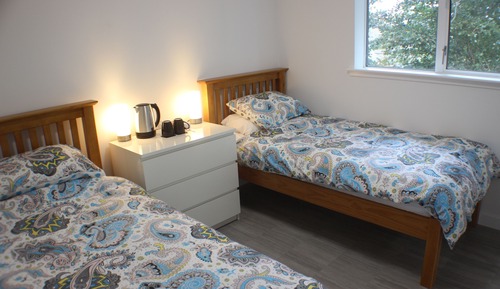 Chambre avec lits jumeaux, salle de bains attenante (Small En-suite Twin Room)