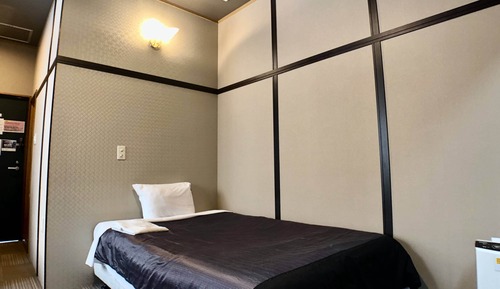 Chambre Double Économique, non-fumeurs (Must Check-in Between 3 PM and 6 PM)