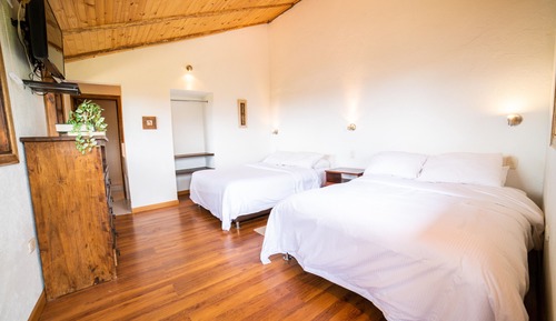 Chambre Quadruple, 2 lits doubles, non-fumeurs, vue montagne