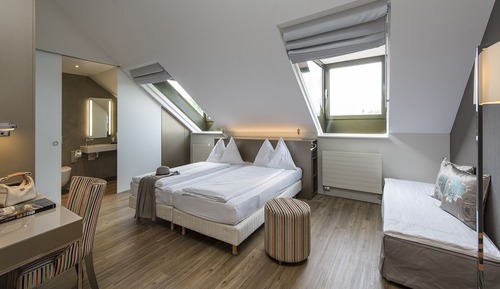 Chambre Triple Familiale, côté cour intérieure
