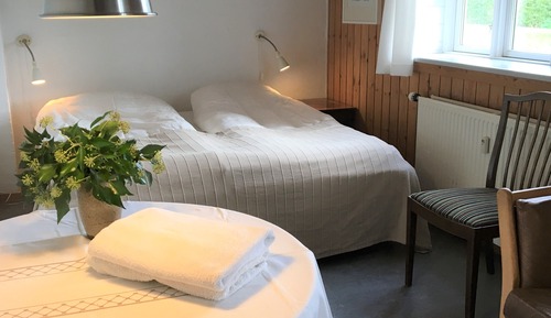 Chambre Double, salle de bains commune