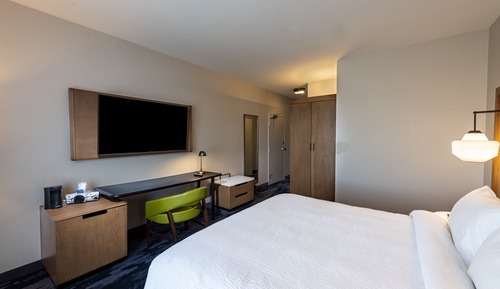 Chambre, 1 très grand lit
