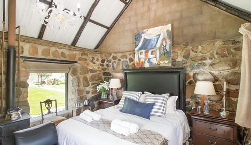 Chambre Classique, 1 grand lit, salle de bains attenante, vue lac