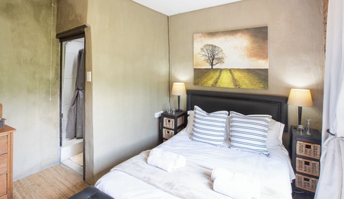 Chambre Classique, 1 lit double, salle de bains attenante, vue jardin