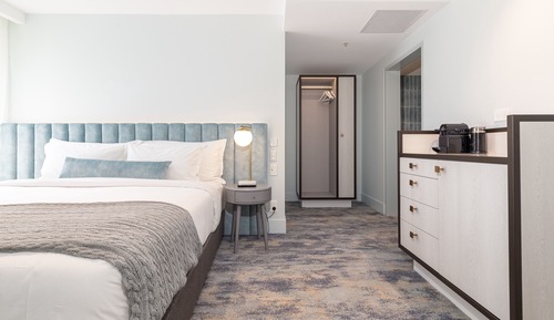 Chambre Double, 1 très grand lit, accessible aux personnes à mobilité réduite