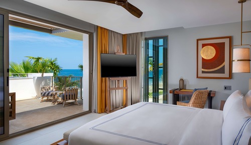 Suite Majestueuse, 1 très grand lit, piscine privée, en front de mer (Balcony)