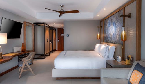 Chambre, 1 très grand lit, vue partielle sur l'océan