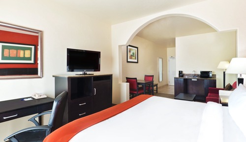 Suite, 1 très grand lit et 1 canapé-lit (Communications)