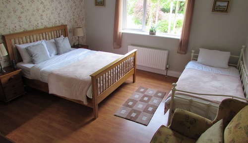 Chambre Triple, salle de bains attenante