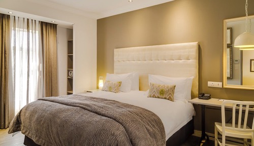 Chambre, 1 très grand lit, non-fumeurs