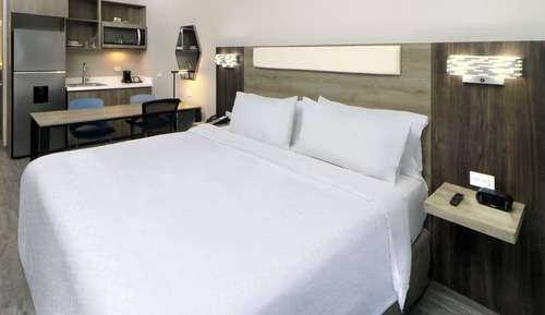 Chambre, 1 très grand lit, accessible aux personnes à mobilité réduite