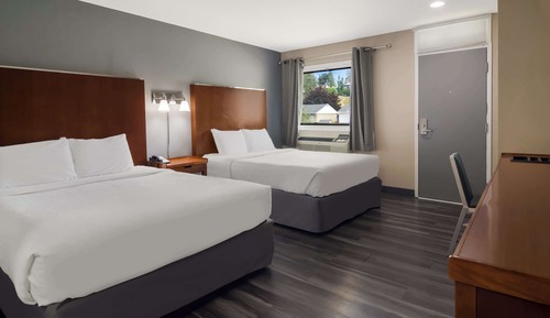Chambre, non-fumeurs (2 Queen Bed, 1 Twin, Family)