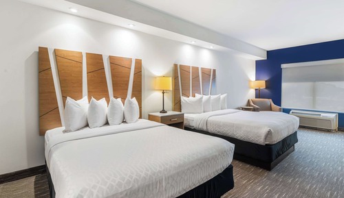Chambre Standard, 2 grands lits, non-fumeurs, réfrigérateur et four à micro-ondes