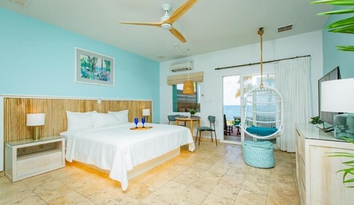 Chambre Deluxe, 1 très grand lit, balcon, en front de mer