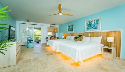Chambre Deluxe, 2 grands lits, balcon, en front de mer
