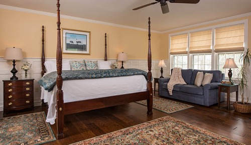 Chambre, 1 très grand lit et 1 canapé-lit, salle de bains privée