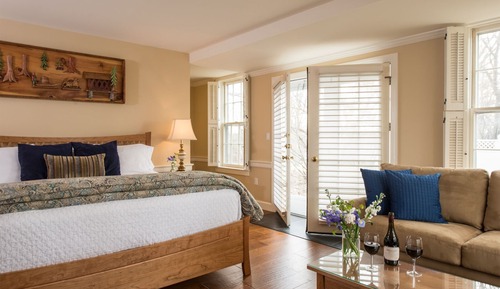 Chambre, 1 très grand lit et 1 canapé-lit, salle de bains privée
