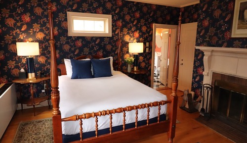 Chambre, 1 grand lit, salle de bains privée