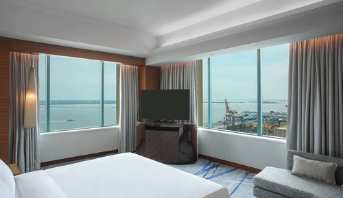 Suite, accès salon affaires, vue port