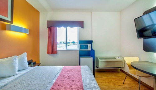 Chambre Standard, 1 grand lit, accessible aux personnes à mobilité réduite, non-fumeurs