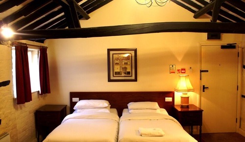 Chambre Simple, salle de bains attenante