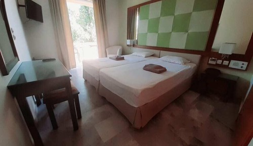 Chambre Confort Double ou avec lits jumeaux, non-fumeurs, vue colline