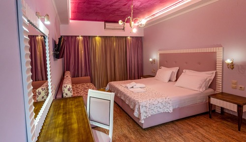 Chambre Deluxe, vue partielle sur la mer