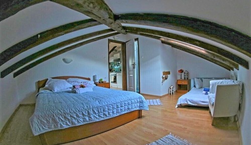 Chambre Familiale (Attic)