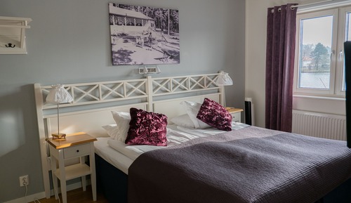 Suite, bain à remous, vue lac