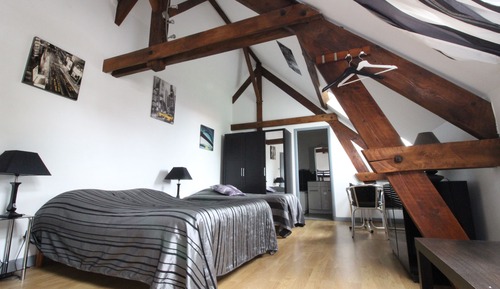 Chambre familiale, gîte, piscine