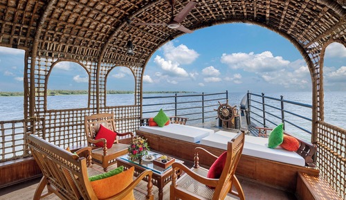 Chambre, 1 très grand lit, vue lac, en bord de lac (One Bedroom Houseboat)