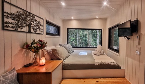 Cabane Deluxe, 1 très grand lit, vue jardin