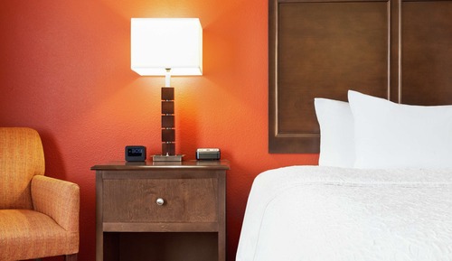 Chambre, 1 très grand lit, accessible aux personnes à mobilité réduite, non-fumeurs