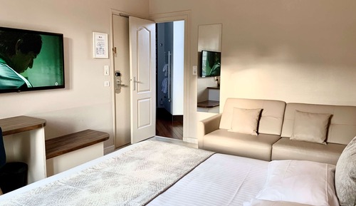Chambre Familiale, 1 grand lit, non-fumeurs (with Sofabed)