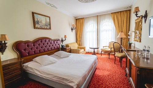 Chambre Triple Standard, 1 lit double et 1 canapé-lit