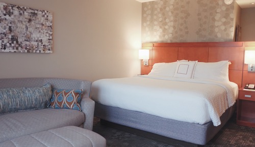 Chambre, 1 très grand lit et 1 canapé-lit (Mobility/Hearing Access, Roll-In Shwr)