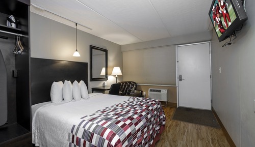 Chambre Deluxe, 1 grand lit (Smoke Free, UPPER Floor, Stairs Only)