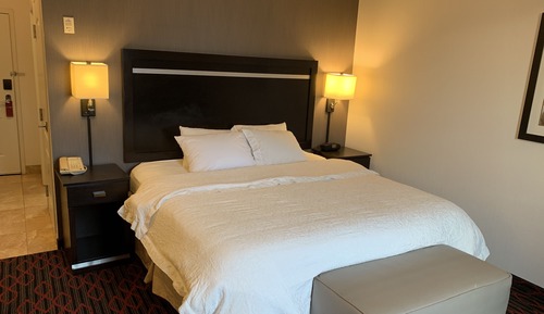 1 très grand lit king-size