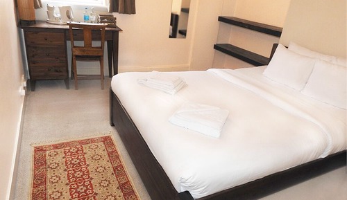 Chambre Double, salle de bains attenante