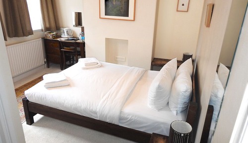 Chambre Double, salle de bains attenante