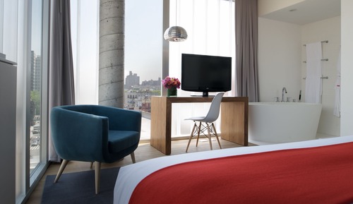 Chambre Supérieure, 1 très grand lit, en angle