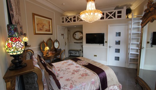 Chambre Double, salle de bains attenante (Versailles)