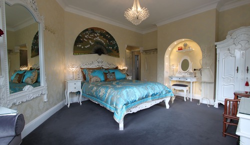 Chambre Double, salle de bains attenante (French Rococo)