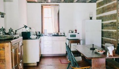 Cabane Standard, salle de bains privée (The Log Home)