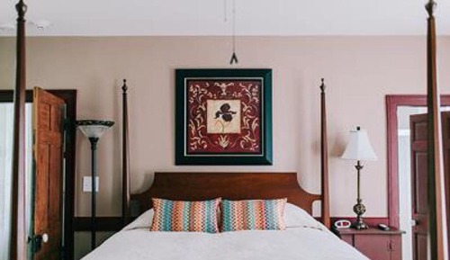 Maison Standard, salle de bains attenante (The Spy Hill House)