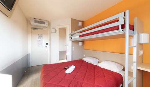 Chambre Standard, plusieurs lits (1 Double and 1 Single bed)