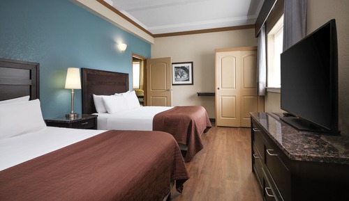 Chambre Standard, 2 grands lits, non-fumeurs, réfrigérateur et four à micro-ondes (with Sofabed)