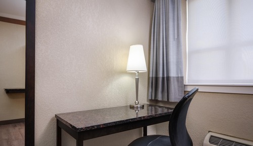 Suite, 1 grand lit, accessible aux personnes à mobilité réduite (with Sofabed)