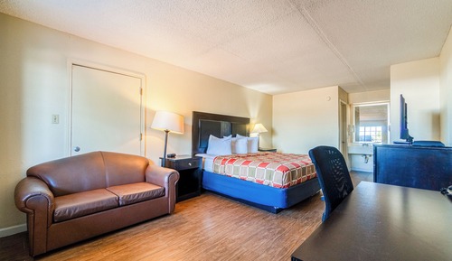 Chambre, 1 très grand lit, fumeurs